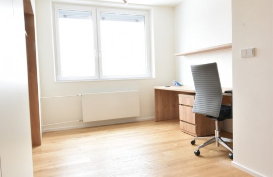 Minimalistický interiér bytu v Brně