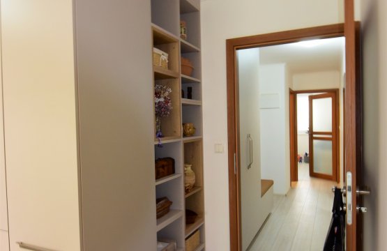 Interiér o pohodě - dřevo, světlo a klid