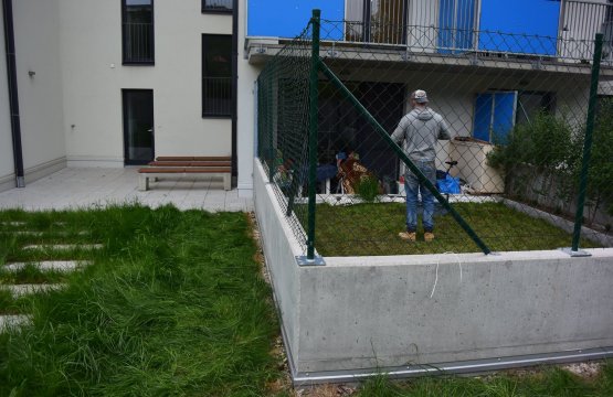 Plot na předzahrádku na míru