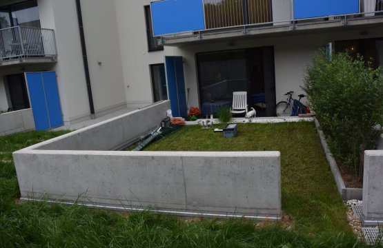 Plot na předzahrádku na míru