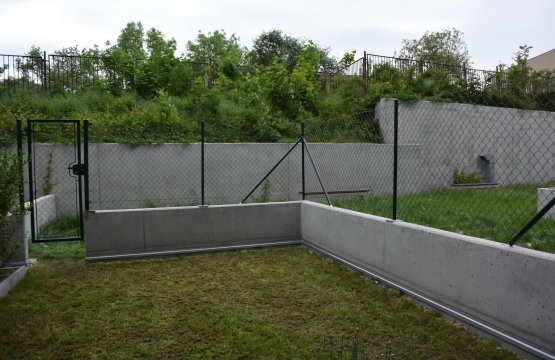 Plot na předzahrádku na míru